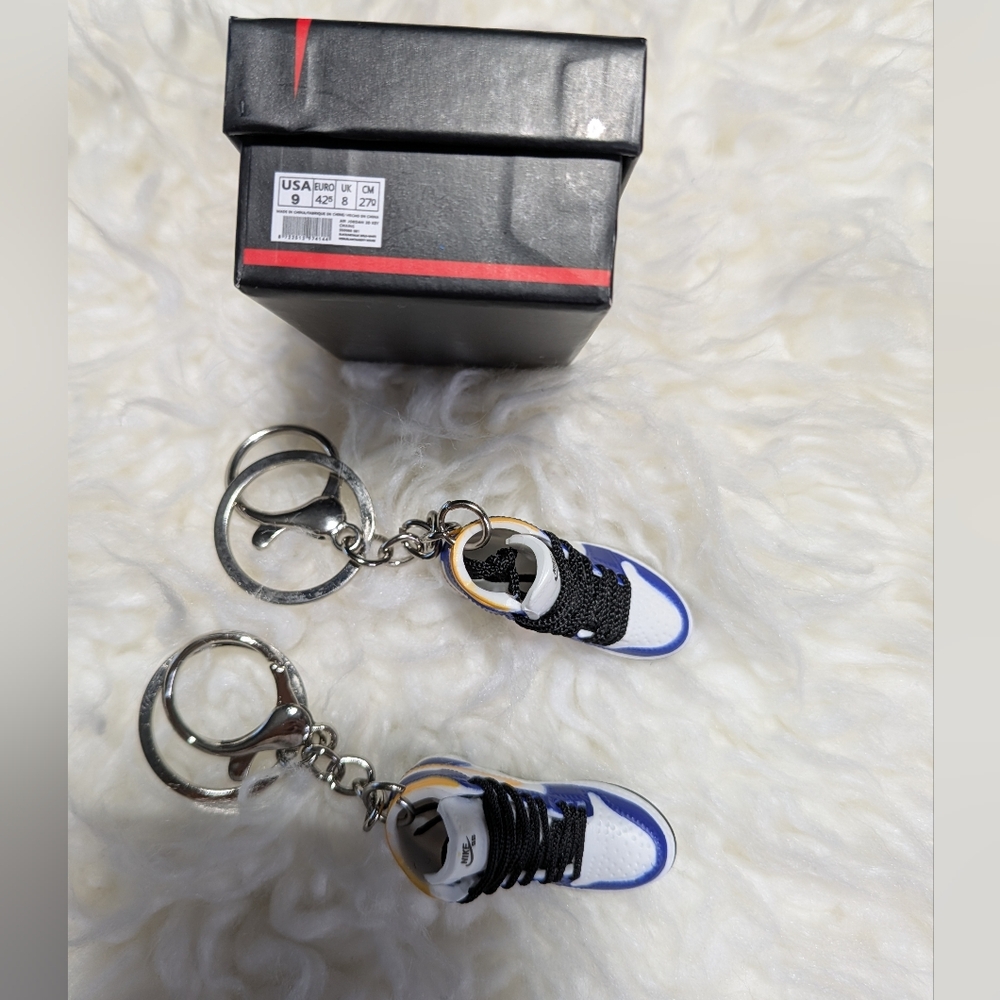 Nike Mini Sneaker Keychain - Picture 9 of 10